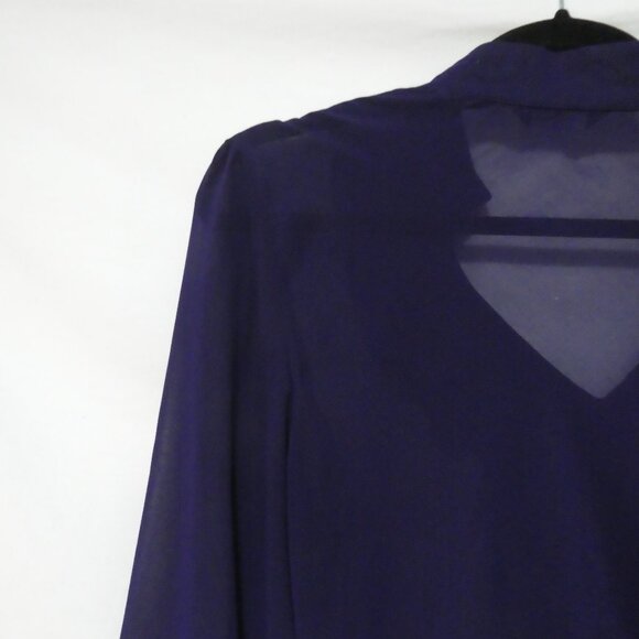 NEW YORK COMPANY | size 8 | Elegant Purple Ruffled V-Neck Blouse - Picture 9 of 14